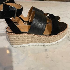 Crown Vintage Sandals